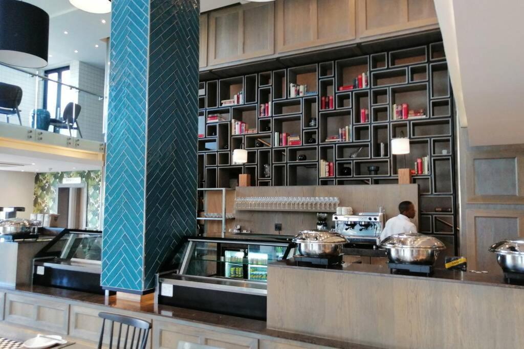 Regency Apartment Hotel Menlyn Pretoria-Noord Extérieur photo