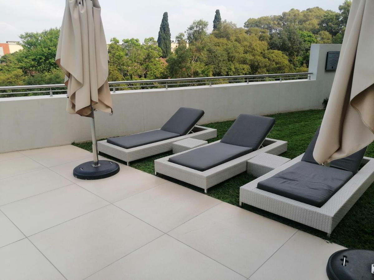 Regency Apartment Hotel Menlyn Pretoria-Noord Extérieur photo